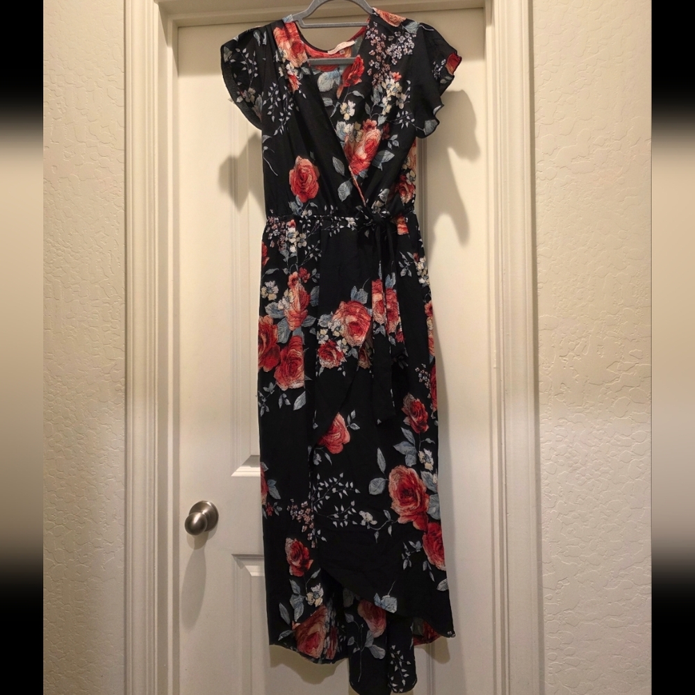 Chic Black Floral Maxi Dress